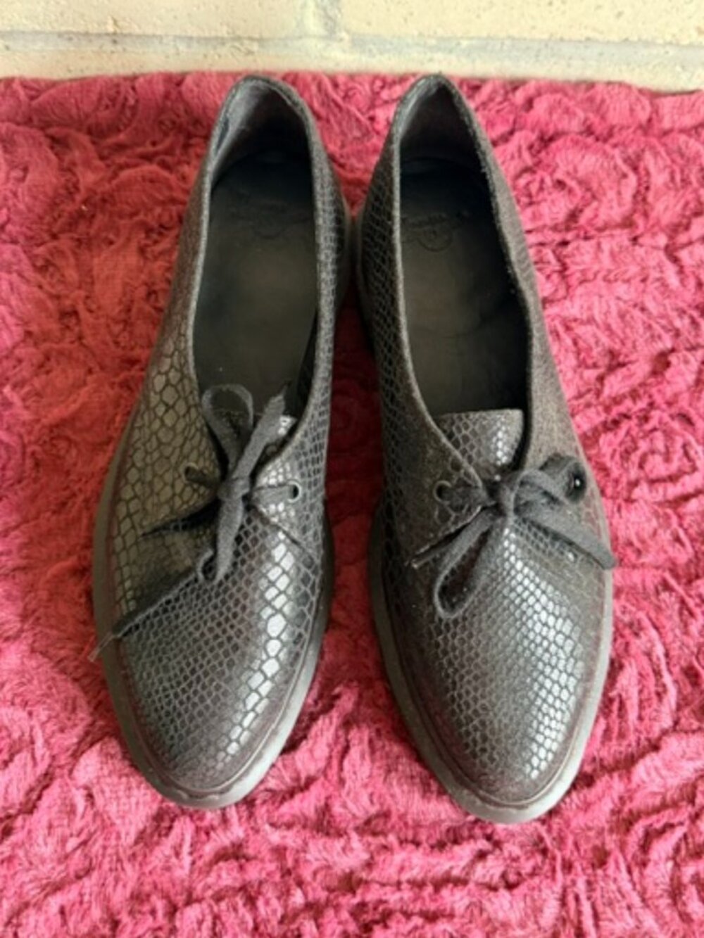 Dr. Martens Siano black snake pointed toe oxford size US W 11 / UK 9 VGUC